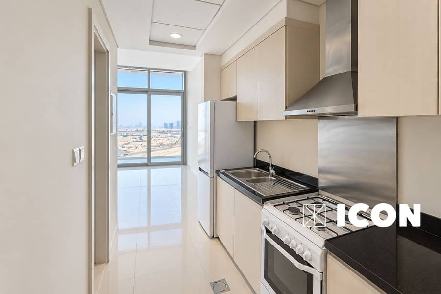 10 Bright, pristine unfurnished Dubai apartment-11. png