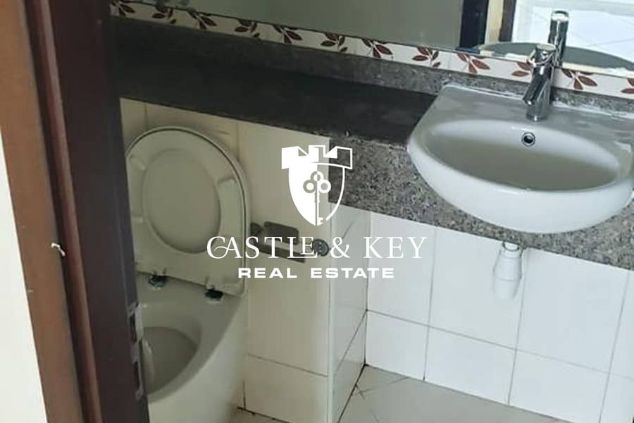 4 TOILET. jpeg