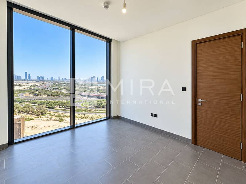 6 Modern Apartment with City Views
