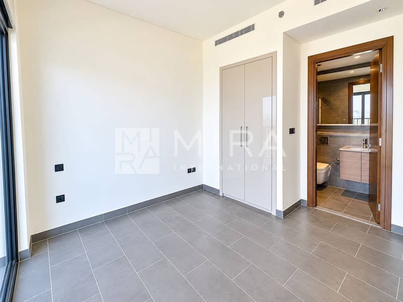 7 Modern Bedroom with Ensuite Bathroom