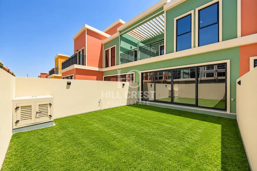 4 Colorful Modern Courtyard Townhouse. png