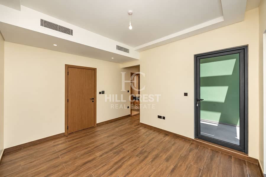 14 Bright Modern Empty Apartment Interior. png