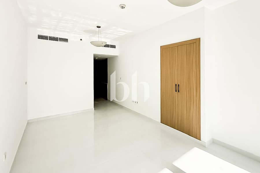 3 images image img