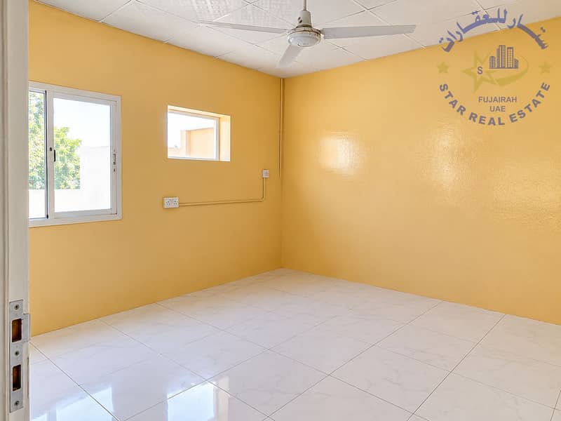 9 Bright Minimalist Empty Room (1). png
