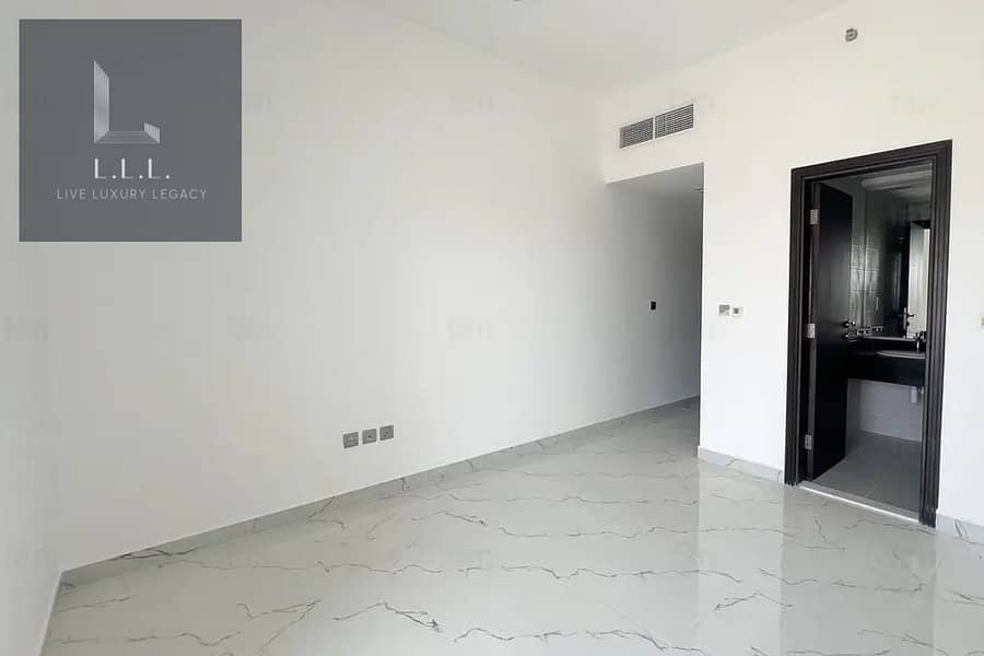 4 5e40d661-e875-4000-81f7-decb448aeee0. jpg