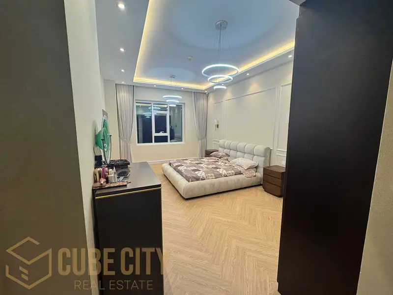 High Floor | Fully Furnished | Upgraded | Spacious Unit