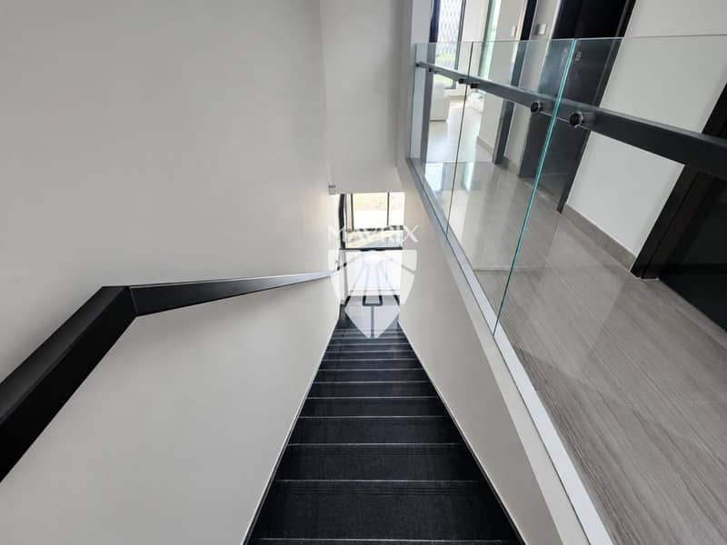 12 Image 12