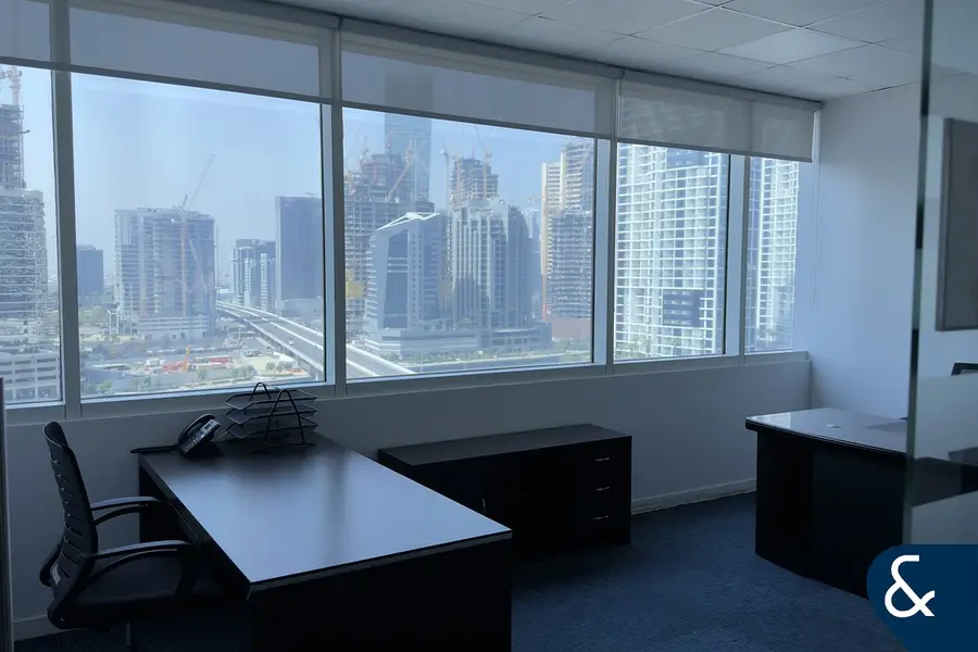 Vacant I Canal View I Corner Unit