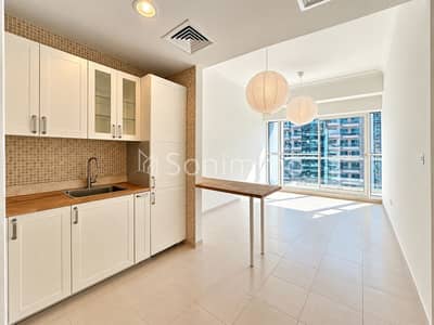 Appartement de 1 chambre à à louer à Business Bay, Dubai - Sunlit Modern Kitchen and Living Space. png Appartement de 1 chambre à à louer à Business Bay, Dubai - Sunlit Modern Kitchen and Living Space. png