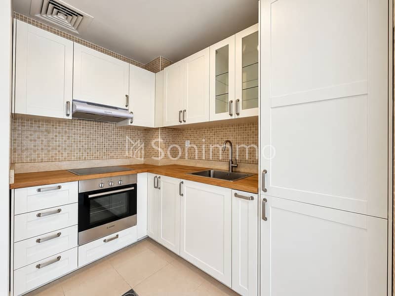 2 Bright Modern L-Shaped Kitchen. png
