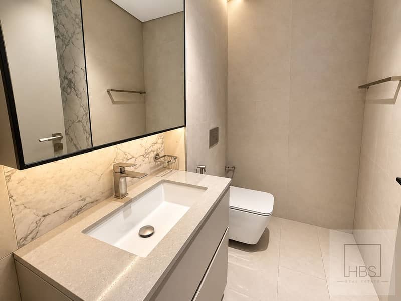5 Minimalist Marble Bathroom Interior. png