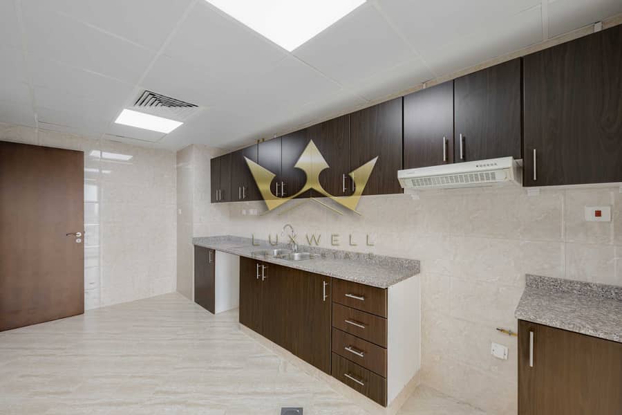 11 Kitchen. jpg