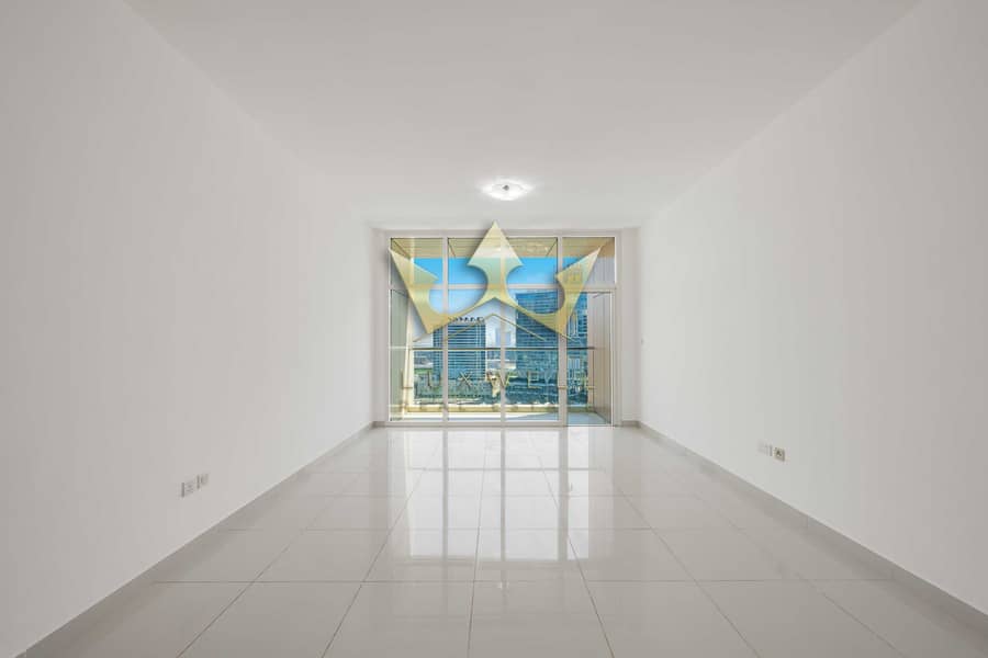 8 Livingroom3. jpg