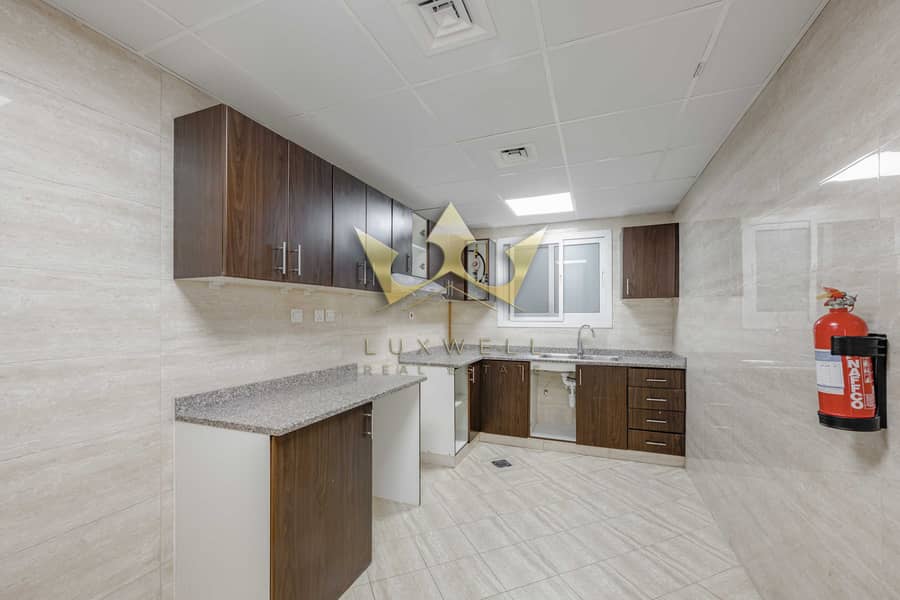 14 Kitchen1. jpg