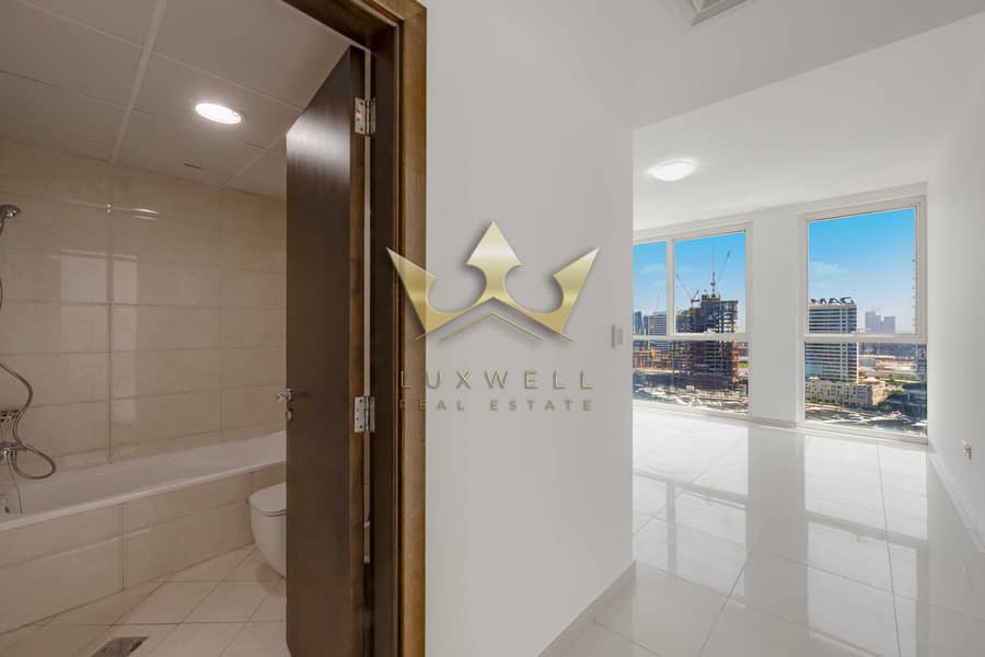 20 Master Bathroom. jpg