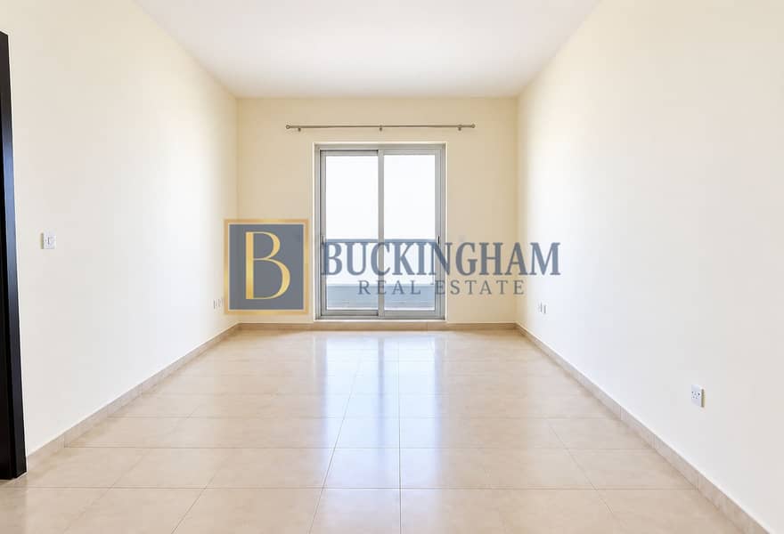 2 Bright Minimalist Apartment Interior. png