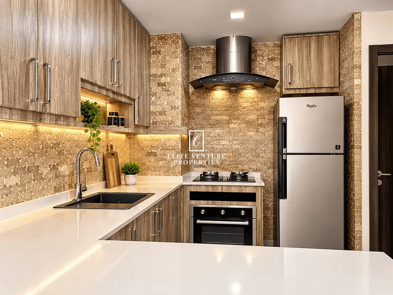 FULLY FURNISHED | LUXURIOUS APARTMENT | VACANT