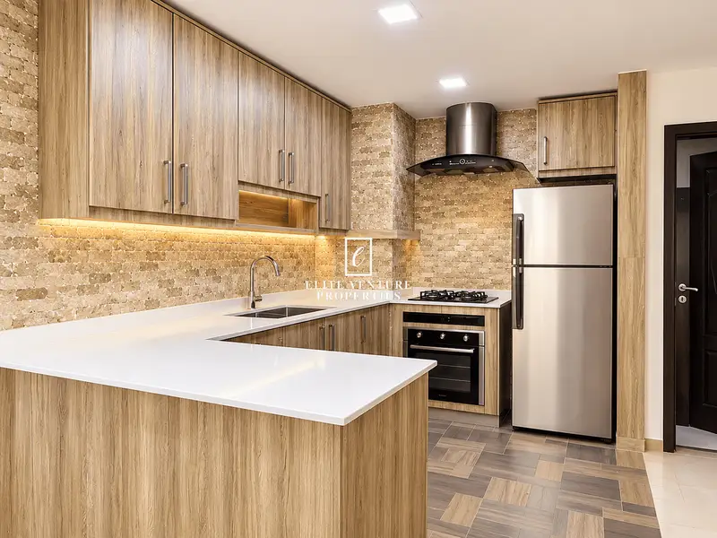 FULLY FURNISHED | LUXURIOUS APARTMENT | VACANT