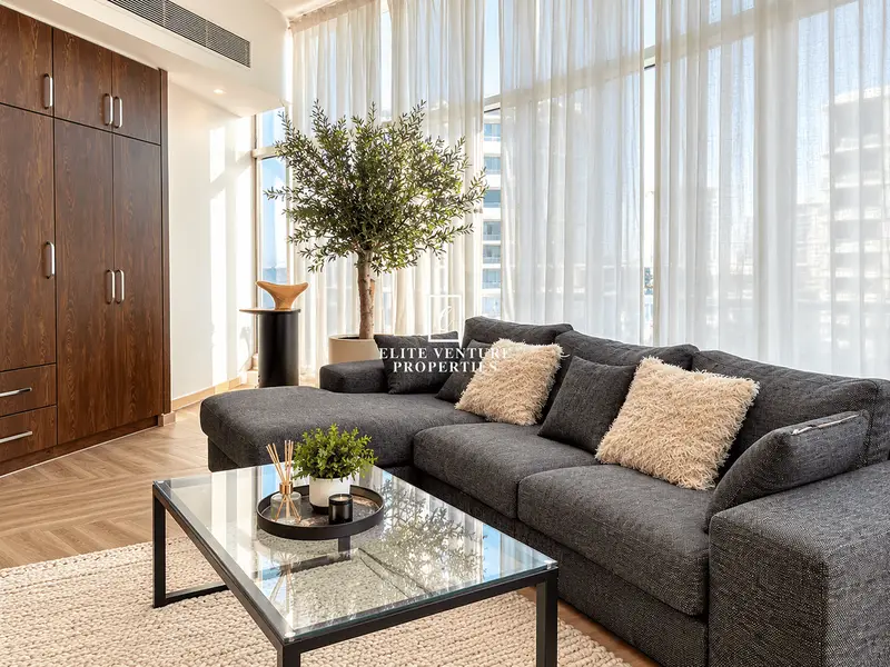FULLY FURNISHED | LUXURIOUS APARTMENT | VACANT