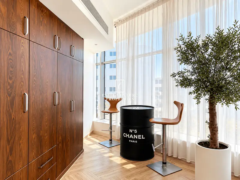 FULLY FURNISHED | LUXURIOUS APARTMENT | VACANT
