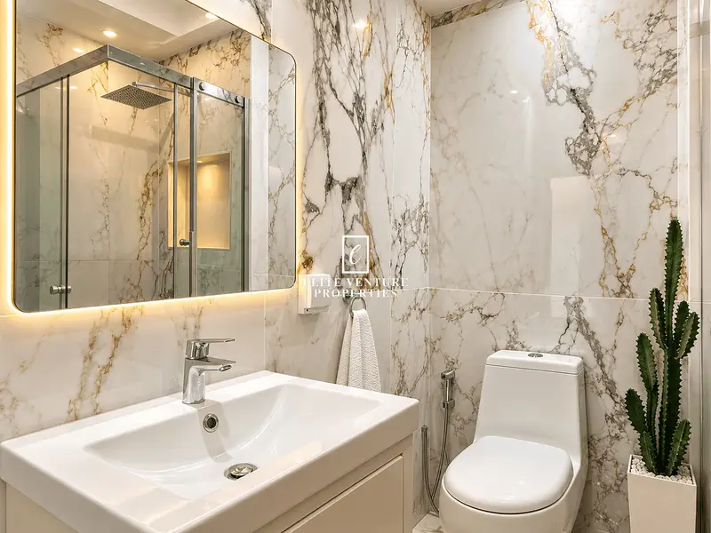 FULLY FURNISHED | LUXURIOUS APARTMENT | VACANT