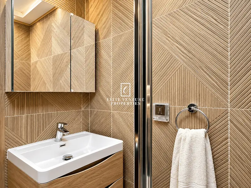 FULLY FURNISHED | LUXURIOUS APARTMENT | VACANT