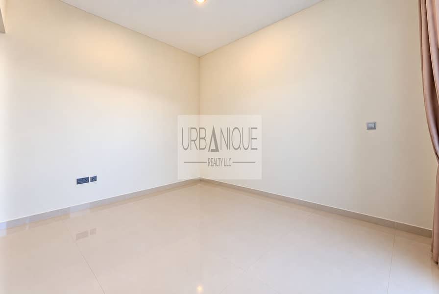 12 Minimalist Cream Room Corner. png