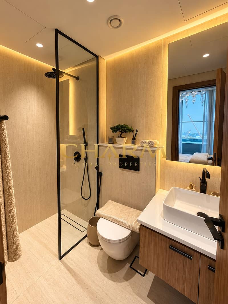 18 Warm Luxury Bathroom Interior. png