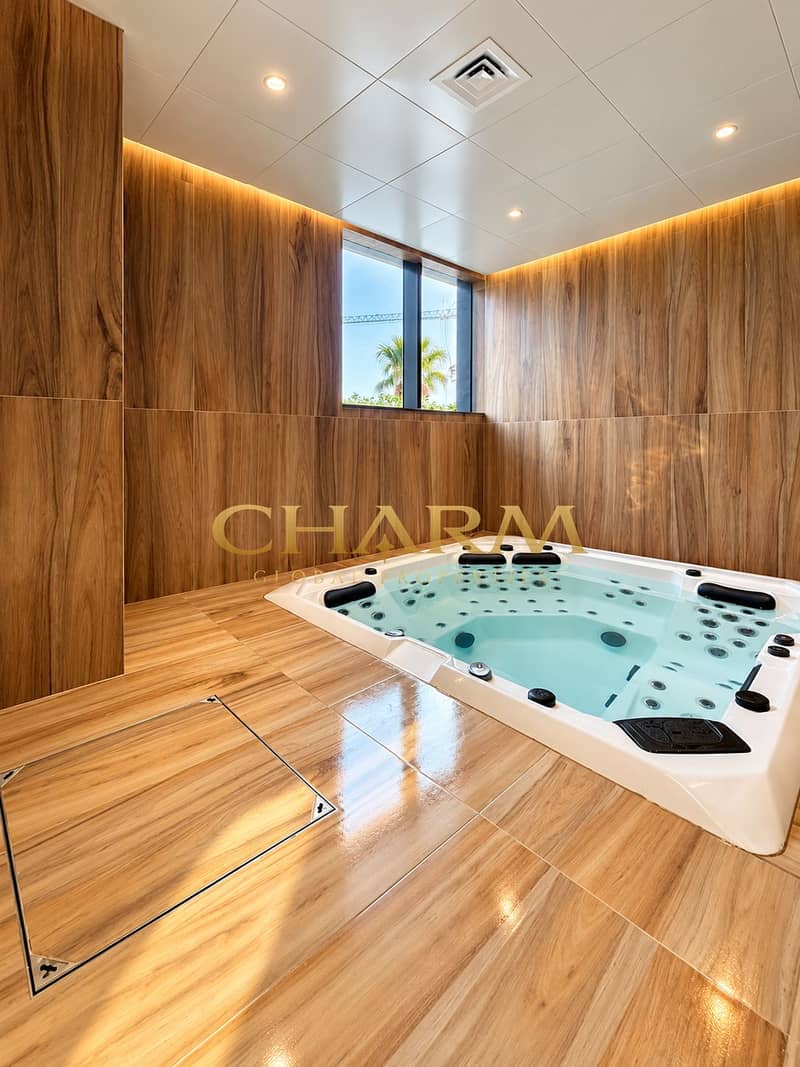 35 Modern Wood-Lined Jacuzzi Spa. png