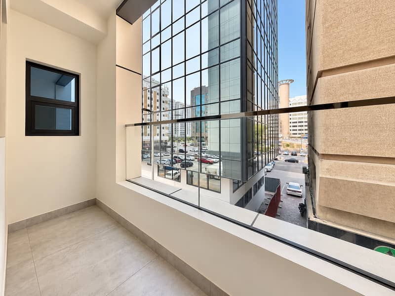 12 Delxue Modern Balcony Overlooking the City. png