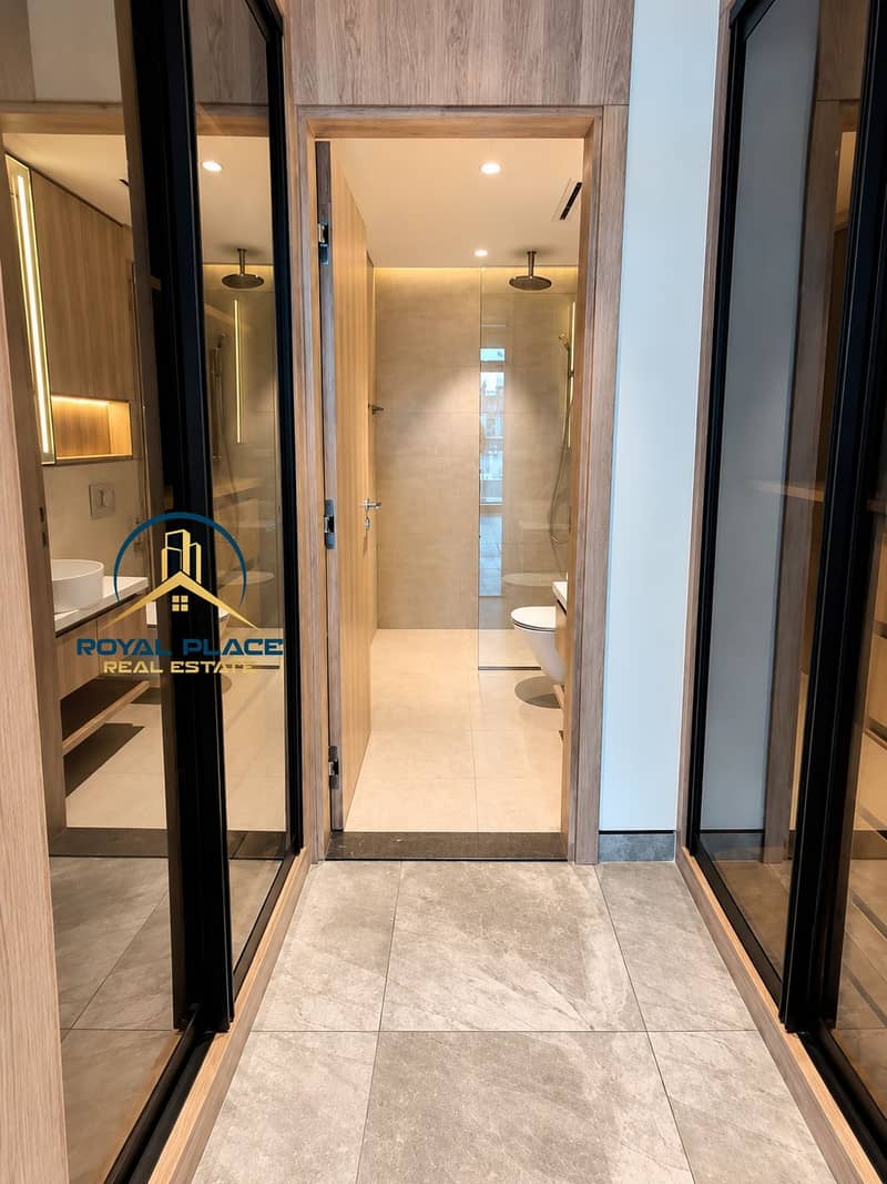 10 Modern Marble Hallway to Bathroom. png