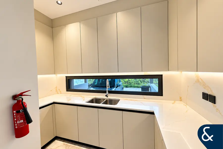 4 BEDS AND BASEMENT | MAIDS ROOM | PARK VIEW