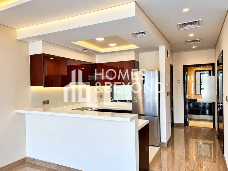 8 Modern Glossy Kitchen and Hallway. png