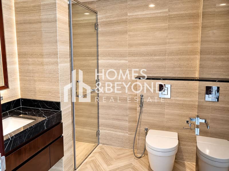 20 Luxury Beige Marble Bathroom. png
