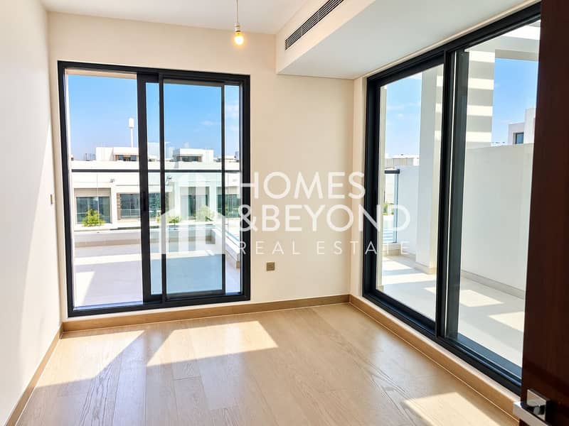 24 Sunlit Modern Townhouse Interior. png