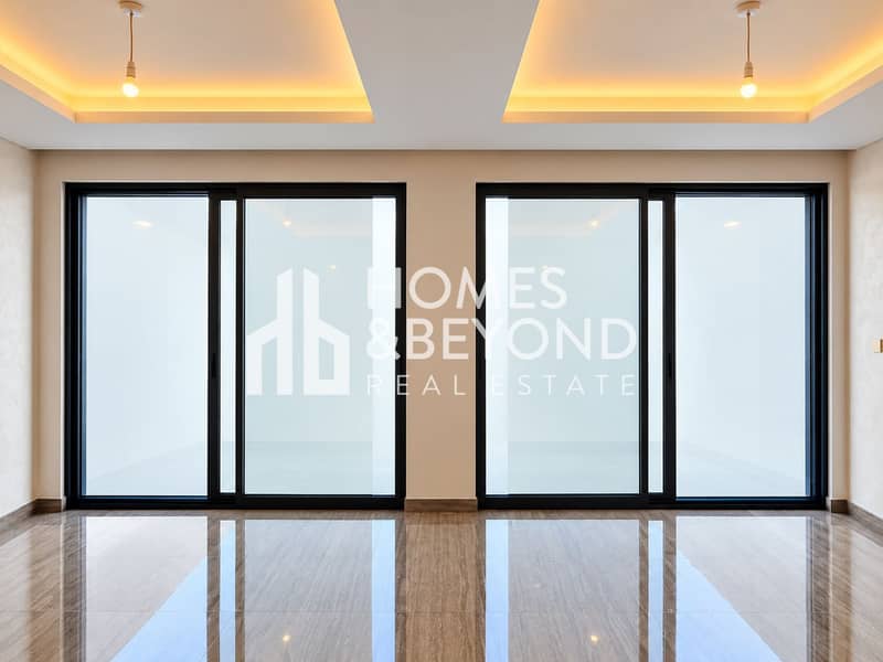 25 Symmetrical Frosted-Glass Modern Interior. png