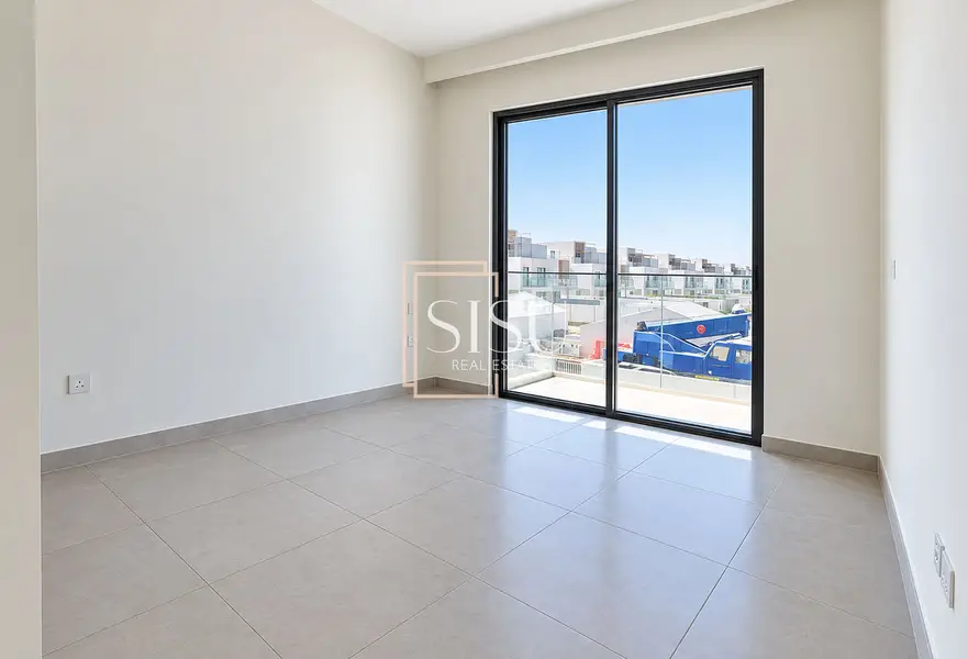 Prime Location | Facing Lagoon | Negotiable