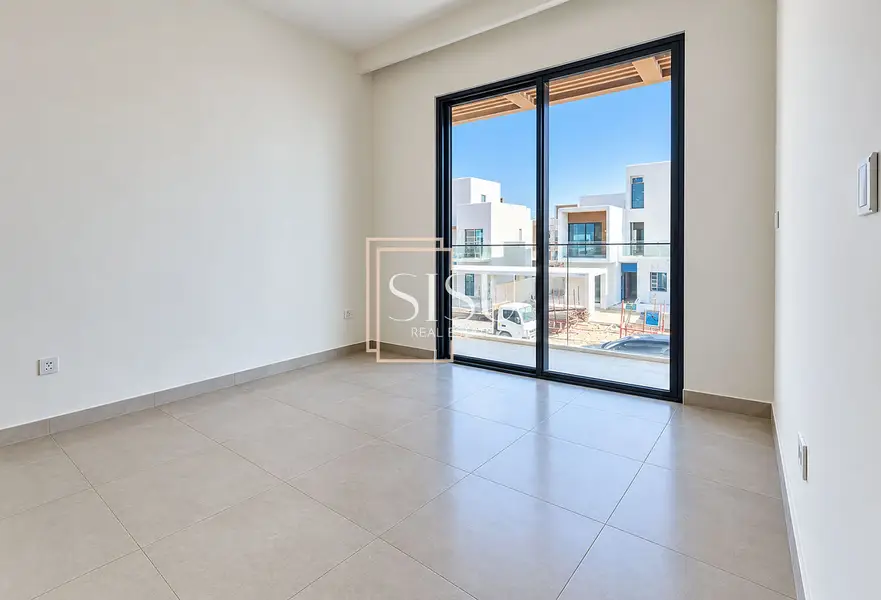Prime Location | Facing Lagoon | Negotiable