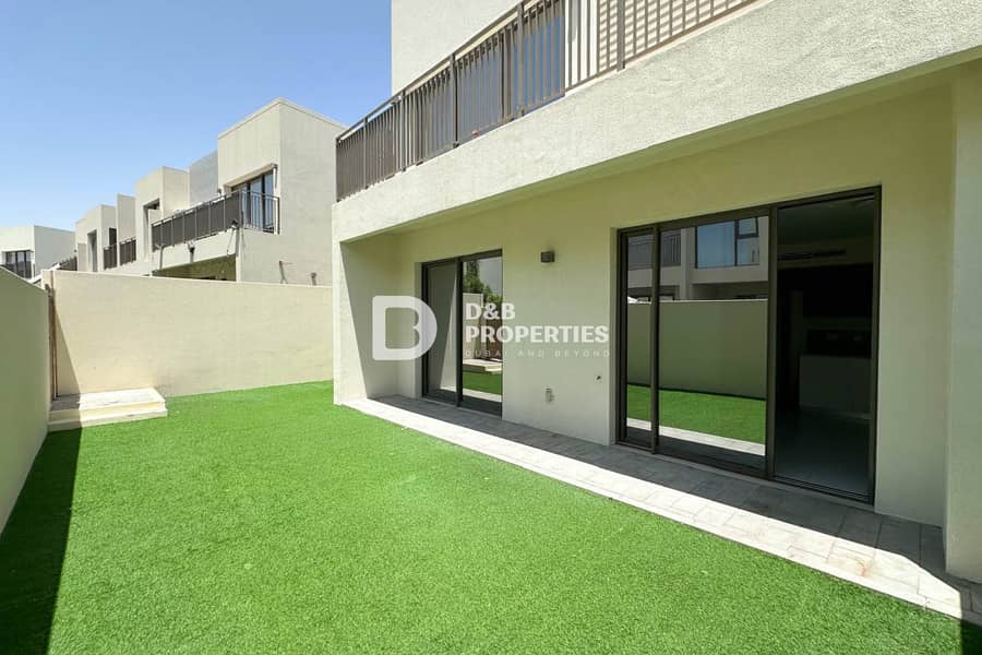 Corner Unit | Close to Amenities | Vacant Corner Unit | Close to Amenities | Vacant