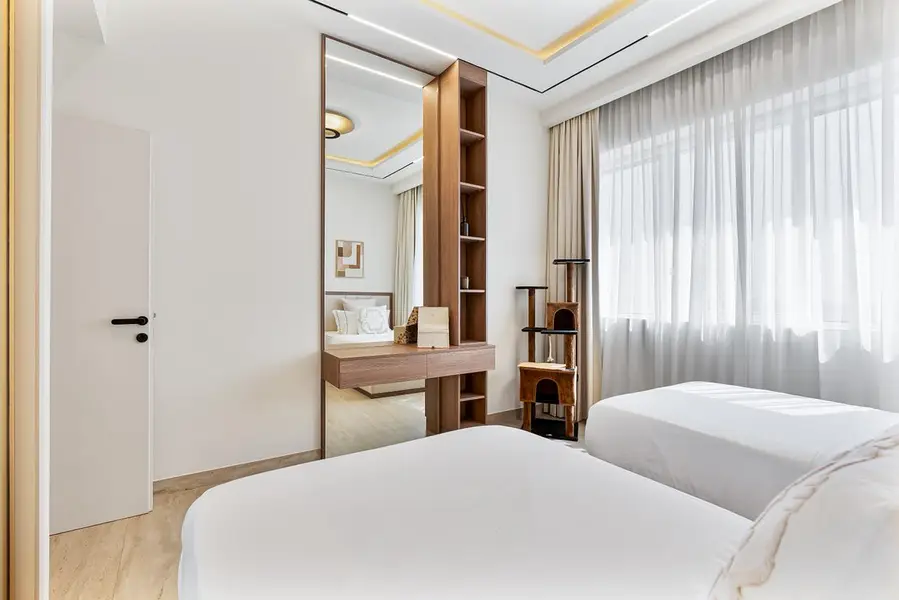 Fully Upgraded | Mid Floor | Furnished | Vacant