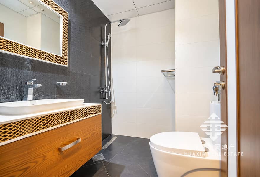 5 Elegant Modern Bathroom Interior. png