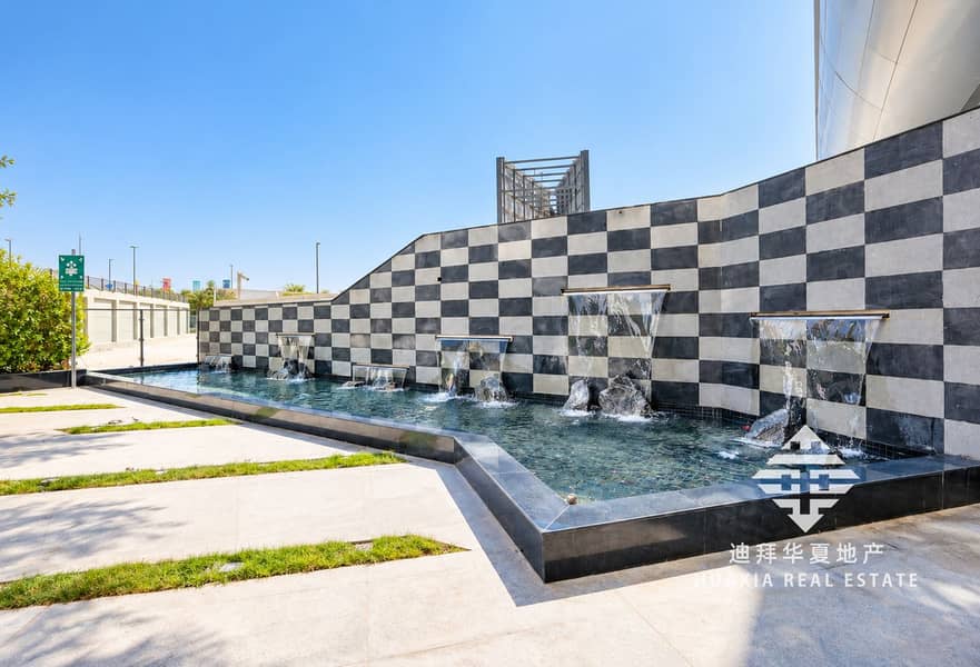 11 Modern Checkerboard Fountain Courtyard. png
