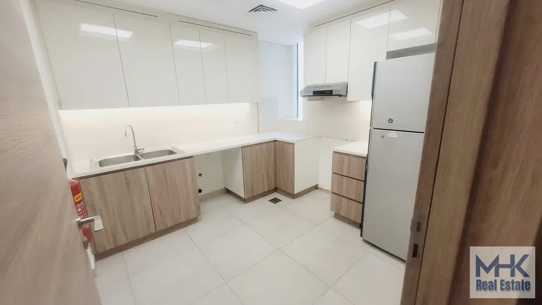 Large 3 bed in Nasayem Avenue Mirdif Hills