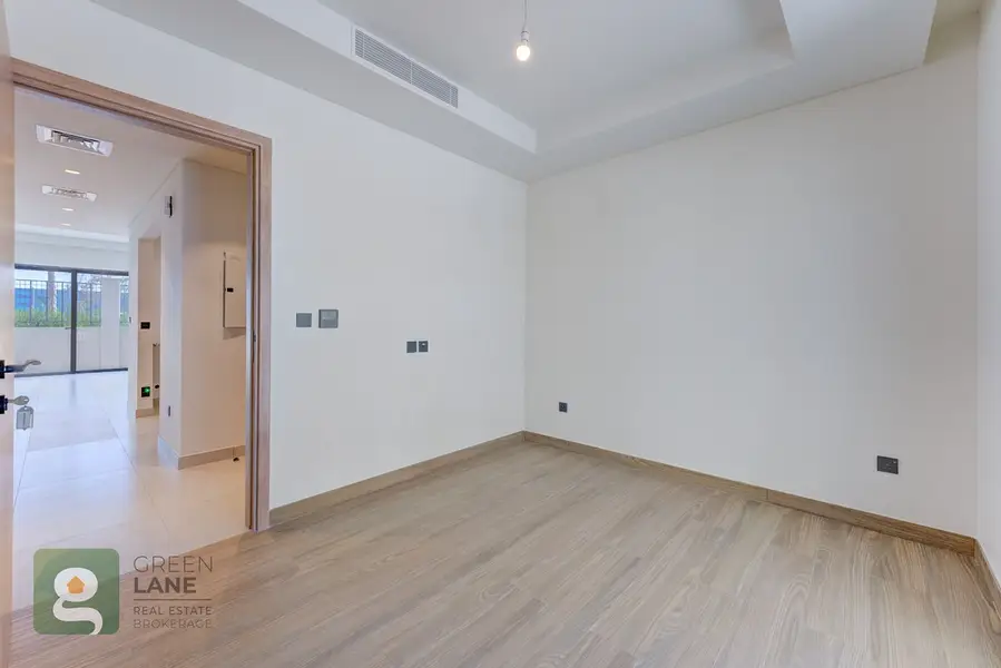 5+Maid | Corner | Single Row | Q1 2027