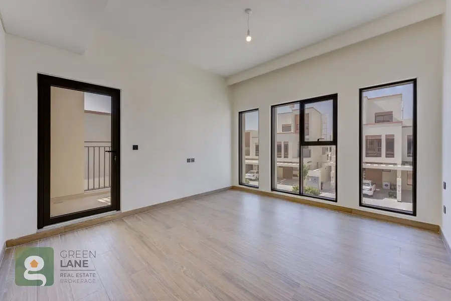 5+Maid | Corner | Single Row | Q1 2027
