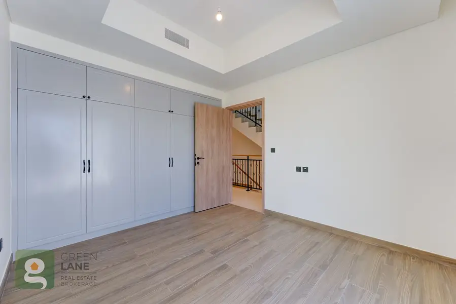 5+Maid | Corner | Single Row | Q1 2027