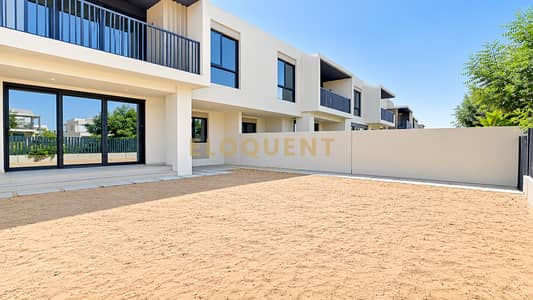 3 Cпальни Таунхаус в аренду в Джебел Али Вилладж, Дубай - Modern Townhouse Yard in Bright Sunlight. png 3 Cпальни Таунхаус в аренду в Джебел Али Вилладж, Дубай - Modern Townhouse Yard in Bright Sunlight. png
