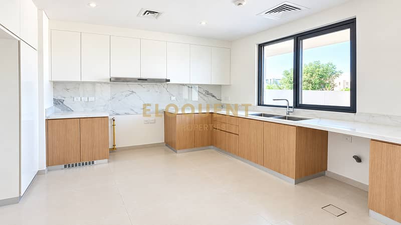 4 Bright Minimalist L-Shaped Kitchen. png
