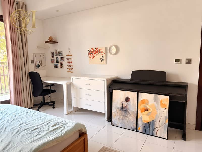 3 Sunlit Minimalist Bedroom Office Corner. png
