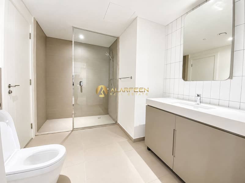 6 Bright Minimalist Modern Bathroom. png
